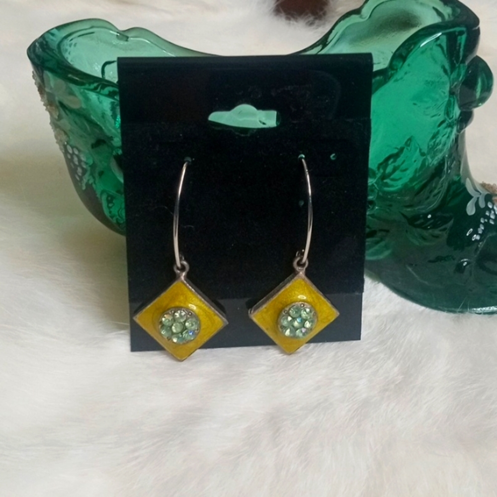 Daisy Flower Vintage Style Drop Earrings